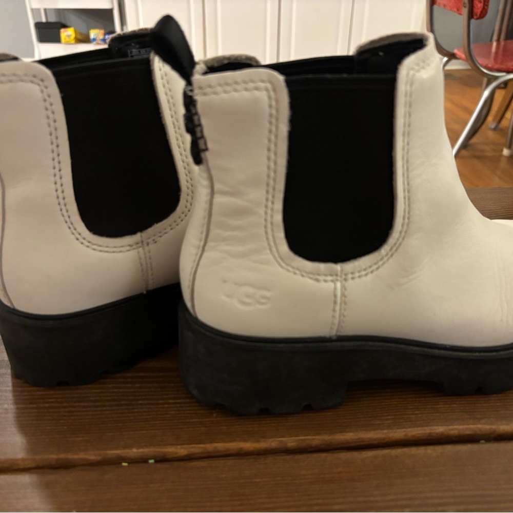 UGG Ashton Chelsea White / Black Boots.